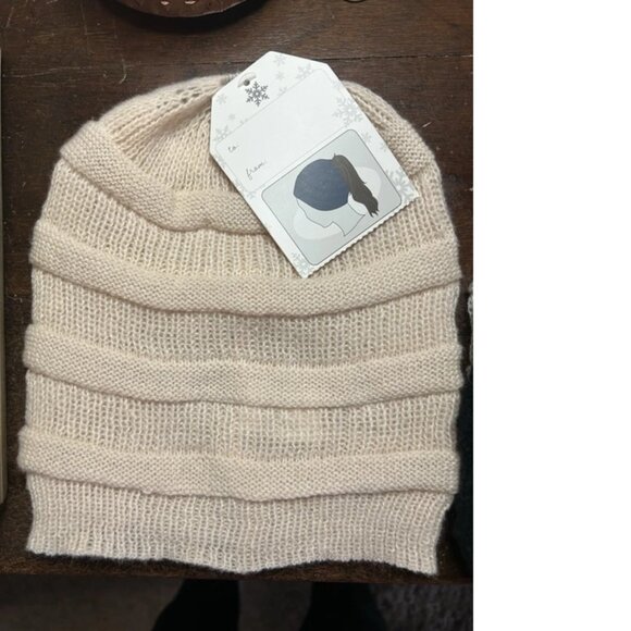 WOMENS KNIT BEANIE HAT SET OF 3 NEW WITH TAGS LADIES ACCESSORIES WINTER HATS - Picture 3 of 4